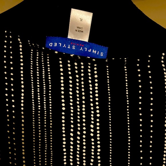 Simply Styled Black & White striped tunic length top in XLP. Like New. - Picture 4 of 4